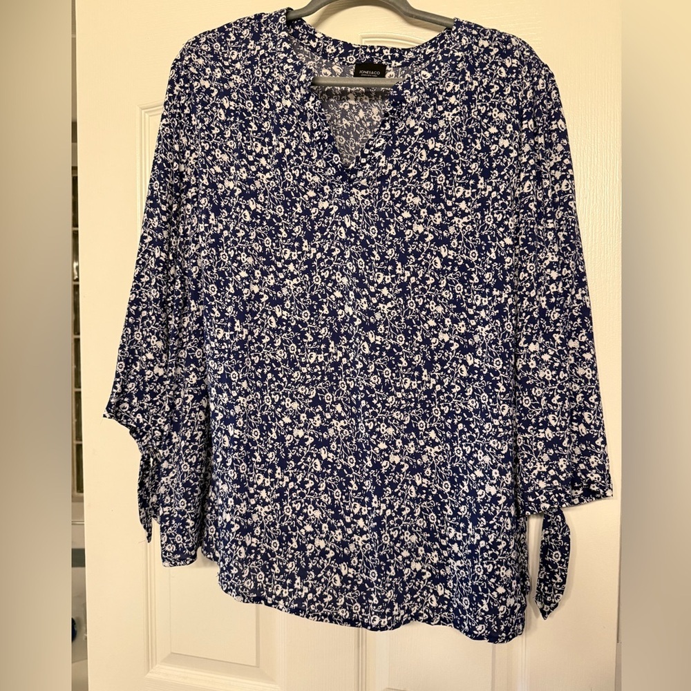 Jones New York & Company Floral Navy Blue Dolman Sleeve Women's Top - Picture 6 of 13